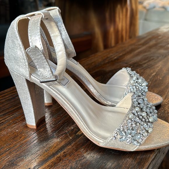 🆕 Size 7 Rhinestone Heels NWOB - Picture 2 of 7
